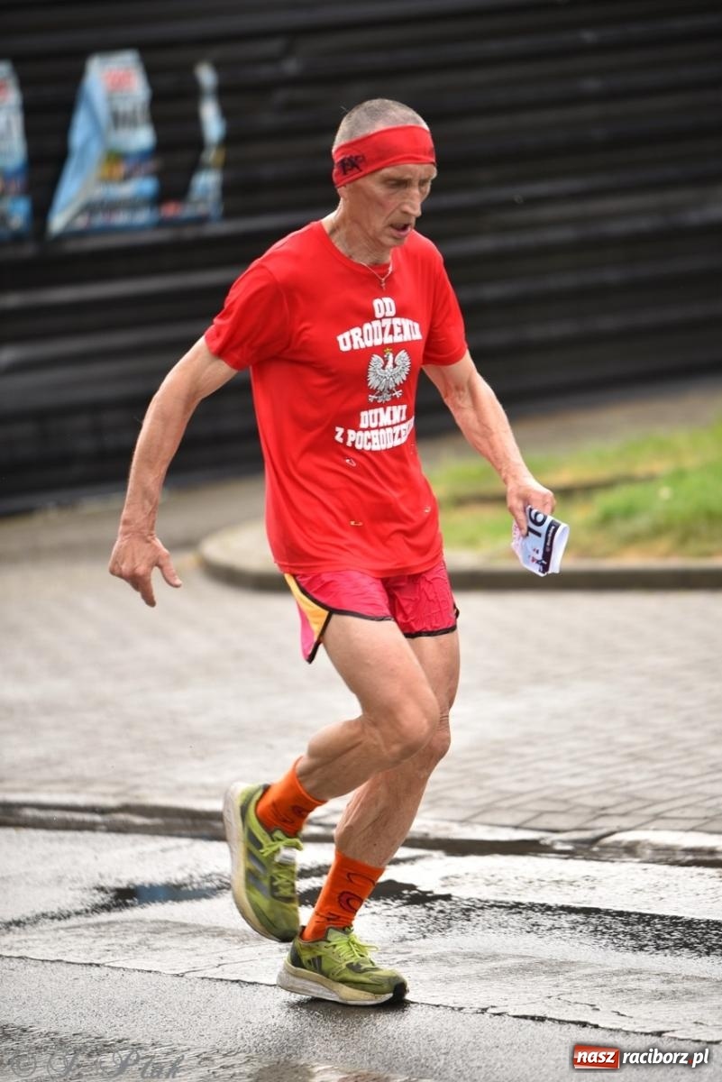 Zdjęcie w galerii na portalu naszraciborz.pl: Mateusz Mrówka najszybszy w XVII Biegu bez Granic wiadomości z regionu