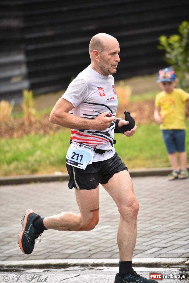 Zdjęcie w galerii na portalu naszraciborz.pl: Mateusz Mrówka najszybszy w XVII Biegu bez Granic wiadomości z regionu
