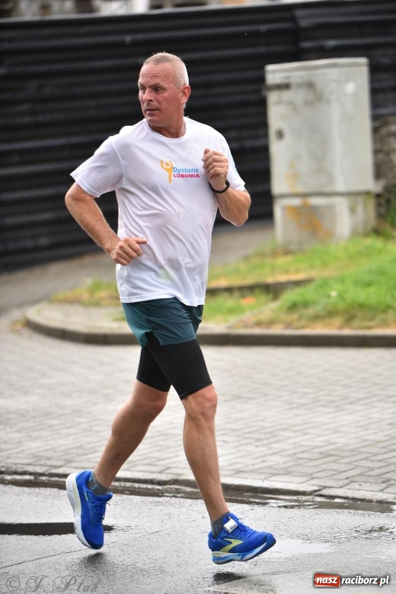 Zdjęcie w galerii na portalu naszraciborz.pl: Mateusz Mrówka najszybszy w XVII Biegu bez Granic wiadomości z regionu