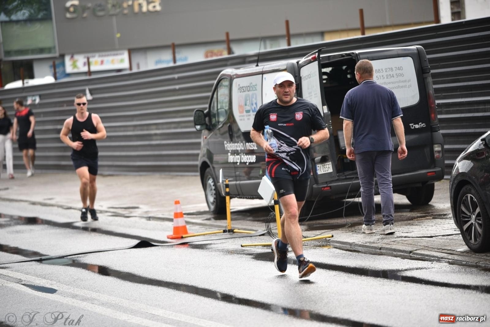 Zdjęcie w galerii na portalu naszraciborz.pl: Mateusz Mrówka najszybszy w XVII Biegu bez Granic wiadomości z regionu