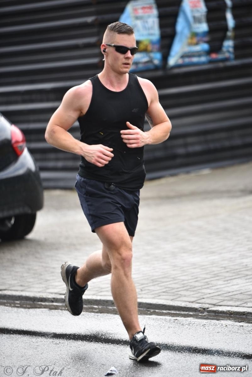 Zdjęcie w galerii na portalu naszraciborz.pl: Mateusz Mrówka najszybszy w XVII Biegu bez Granic wiadomości z regionu