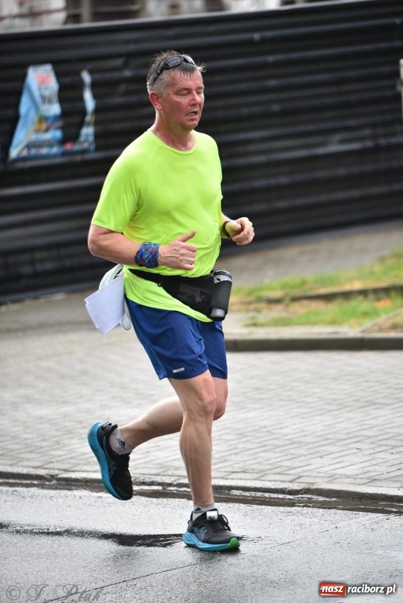 Zdjęcie w galerii na portalu naszraciborz.pl: Mateusz Mrówka najszybszy w XVII Biegu bez Granic wiadomości z regionu