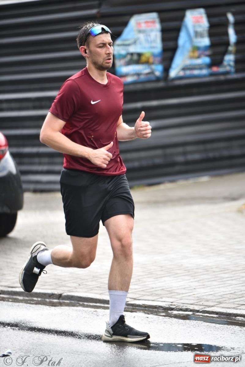Zdjęcie w galerii na portalu naszraciborz.pl: Mateusz Mrówka najszybszy w XVII Biegu bez Granic wiadomości z regionu