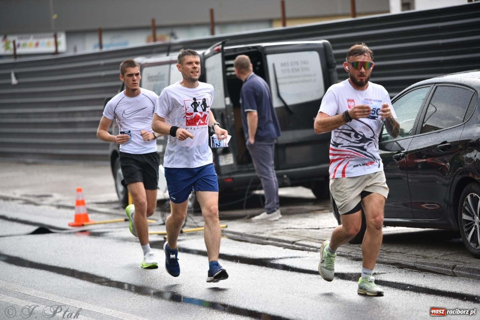 Zdjęcie w galerii na portalu naszraciborz.pl: Mateusz Mrówka najszybszy w XVII Biegu bez Granic wiadomości z regionu