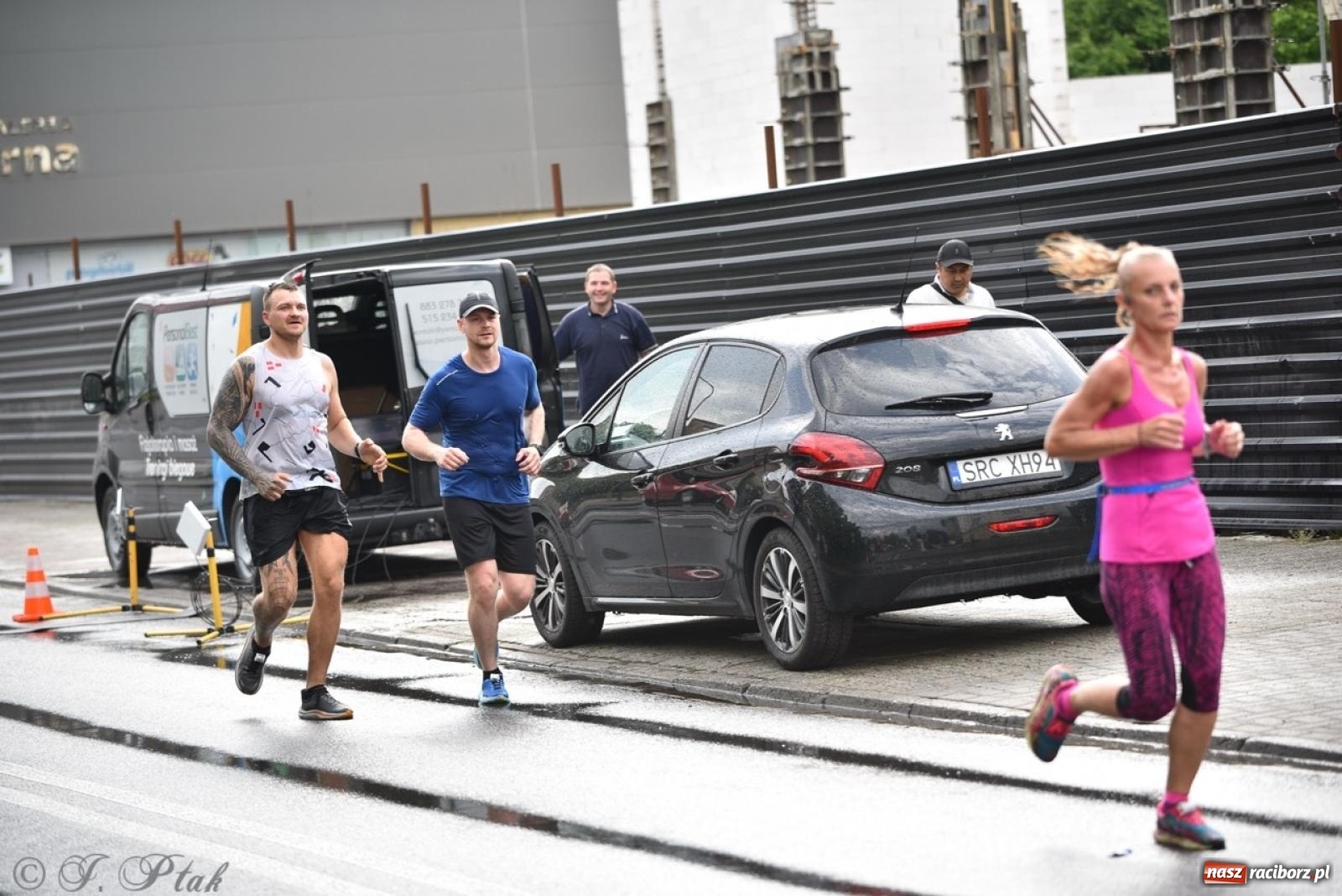 Zdjęcie w galerii na portalu naszraciborz.pl: Mateusz Mrówka najszybszy w XVII Biegu bez Granic wiadomości z regionu