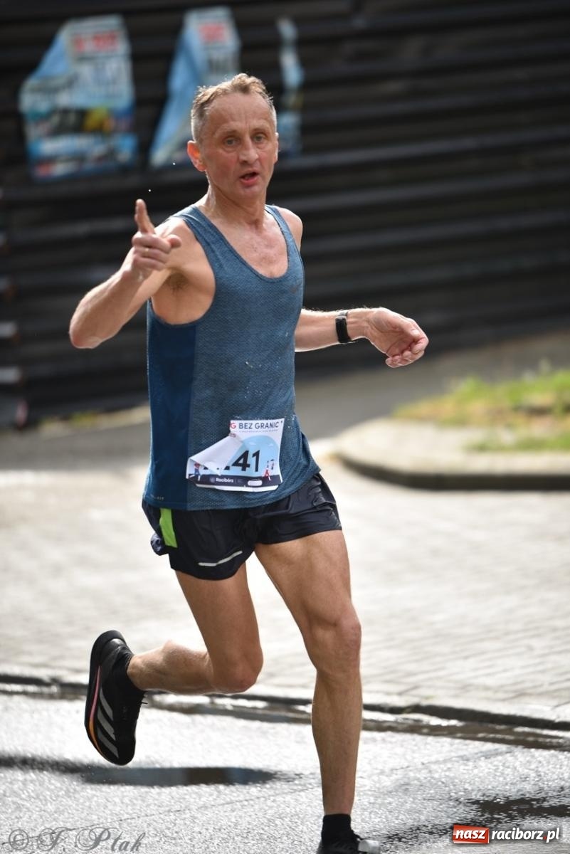 Zdjęcie w galerii na portalu naszraciborz.pl: Mateusz Mrówka najszybszy w XVII Biegu bez Granic wiadomości z regionu