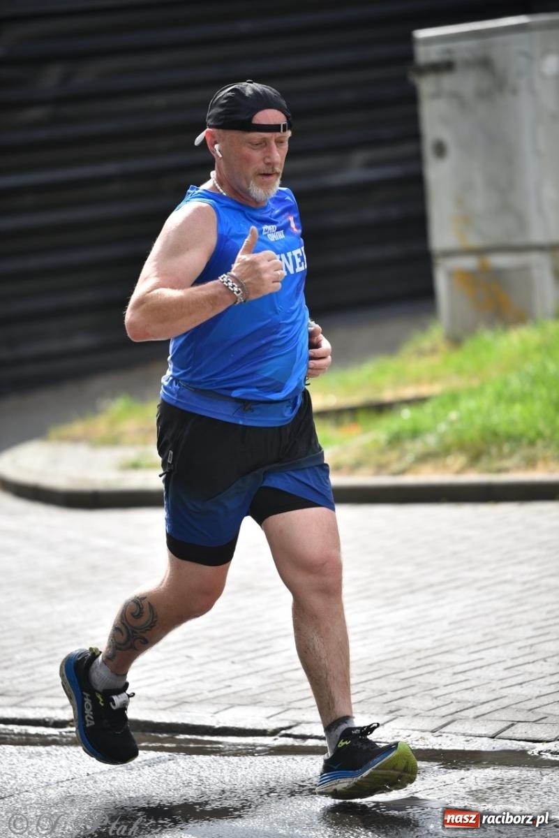 Zdjęcie w galerii na portalu naszraciborz.pl: Mateusz Mrówka najszybszy w XVII Biegu bez Granic wiadomości z regionu