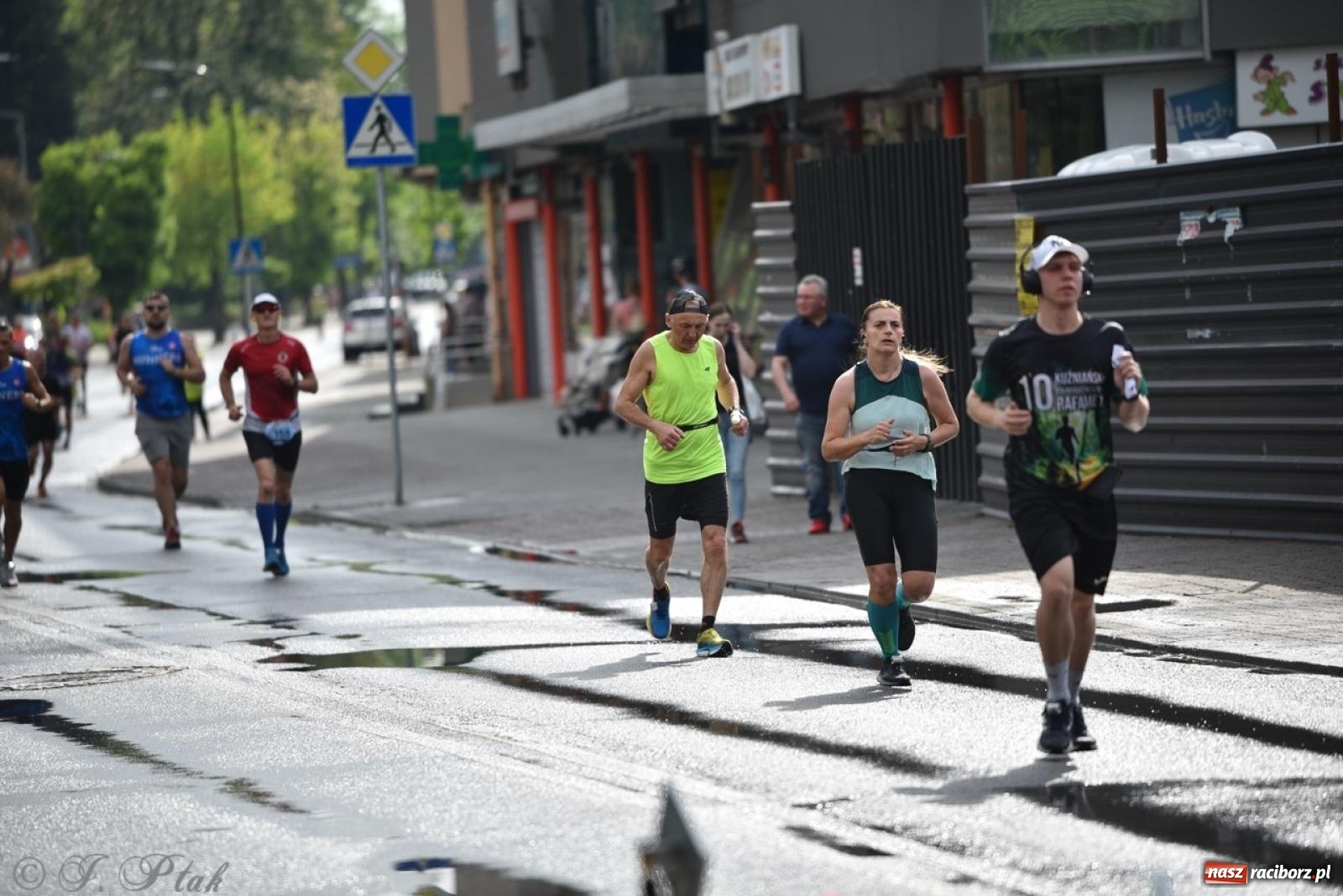 Zdjęcie w galerii na portalu naszraciborz.pl: Mateusz Mrówka najszybszy w XVII Biegu bez Granic wiadomości z regionu
