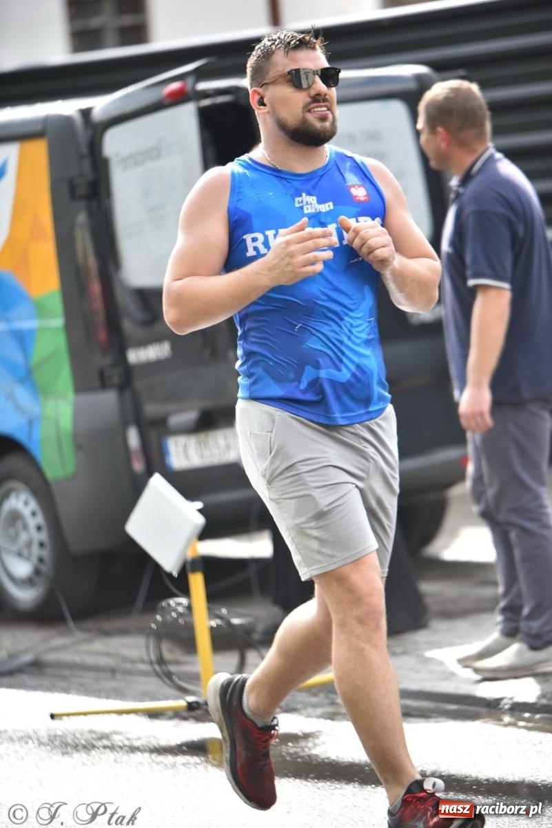 Zdjęcie w galerii na portalu naszraciborz.pl: Mateusz Mrówka najszybszy w XVII Biegu bez Granic wiadomości z regionu