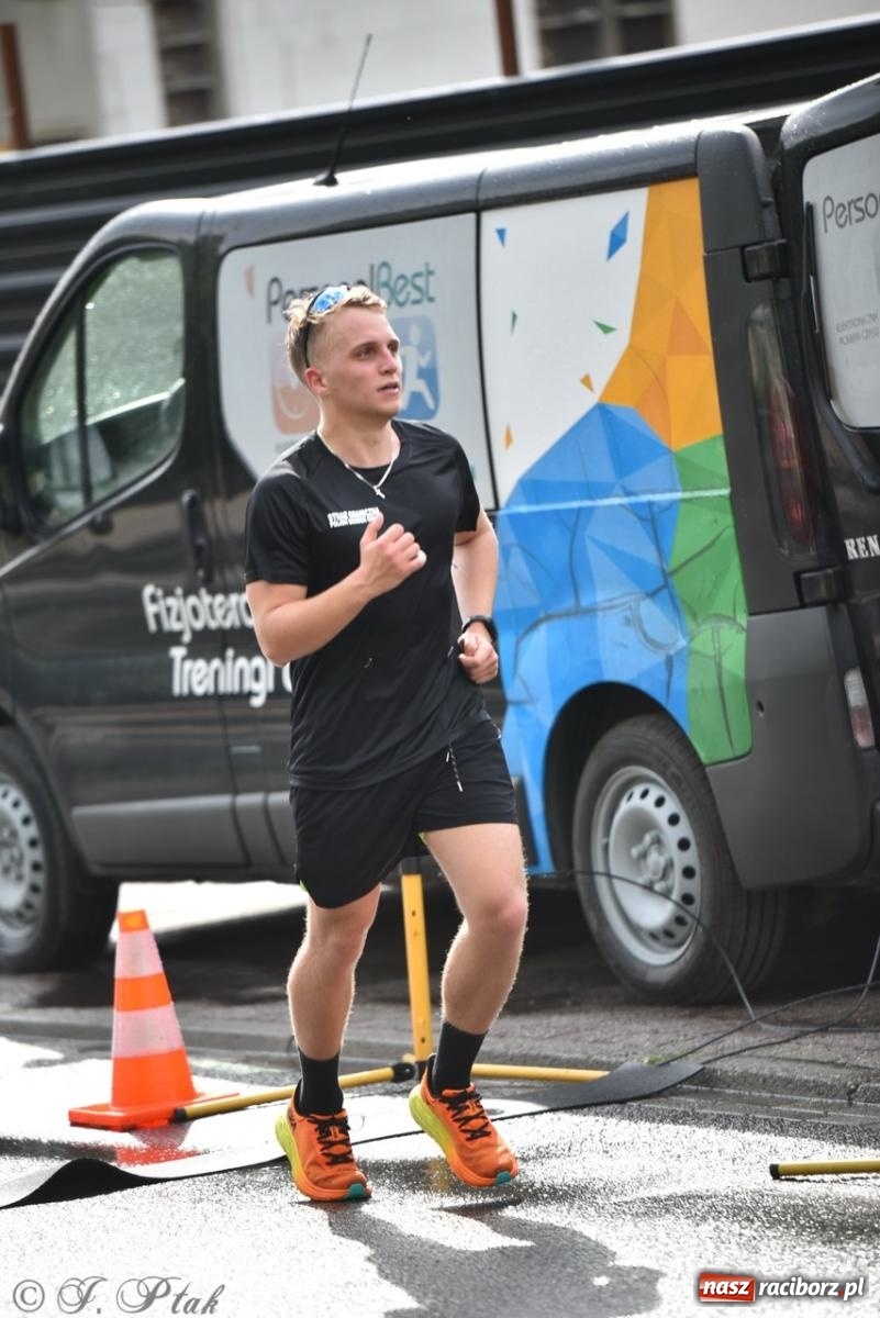 Zdjęcie w galerii na portalu naszraciborz.pl: Mateusz Mrówka najszybszy w XVII Biegu bez Granic wiadomości z regionu