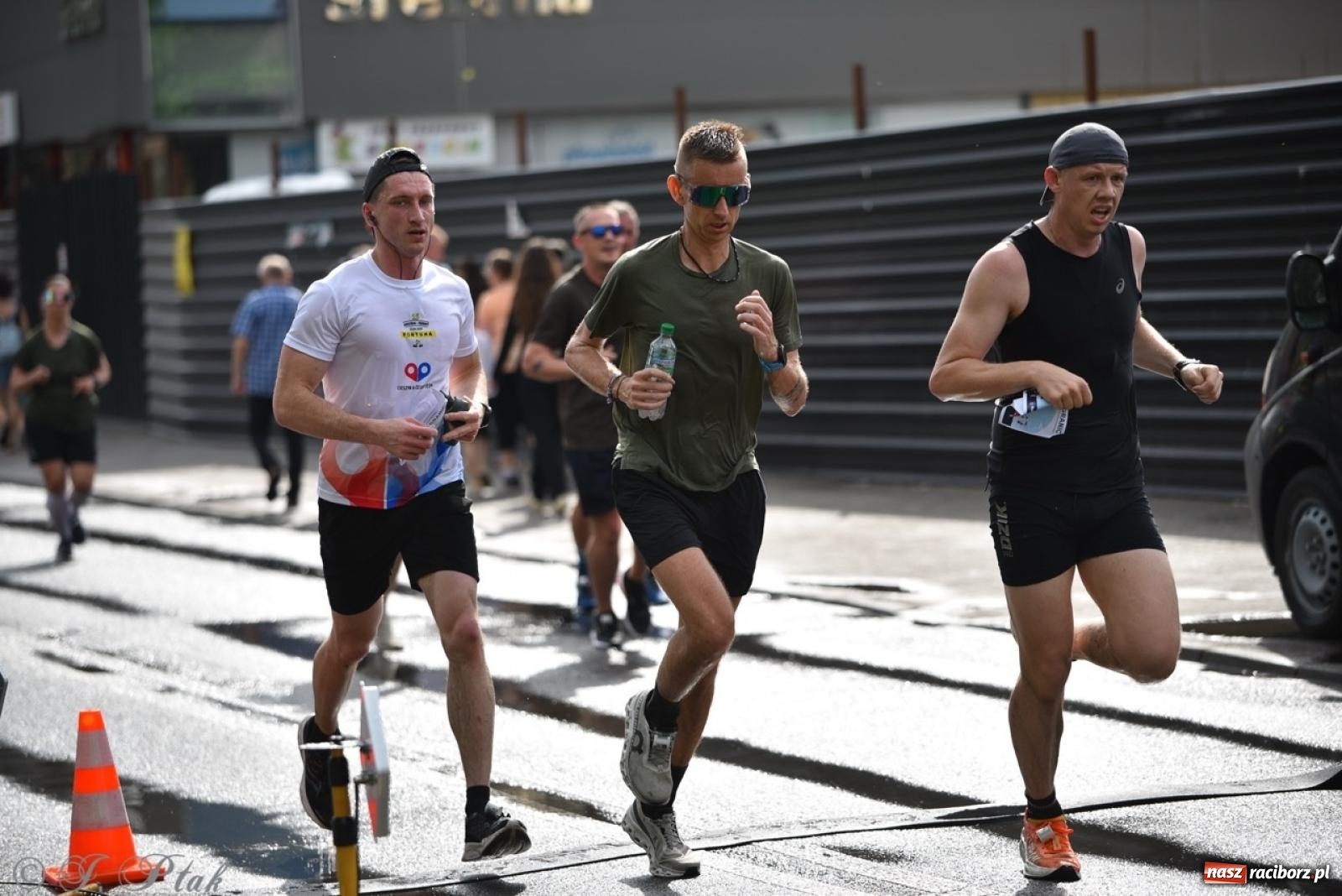 Zdjęcie w galerii na portalu naszraciborz.pl: Mateusz Mrówka najszybszy w XVII Biegu bez Granic wiadomości z regionu
