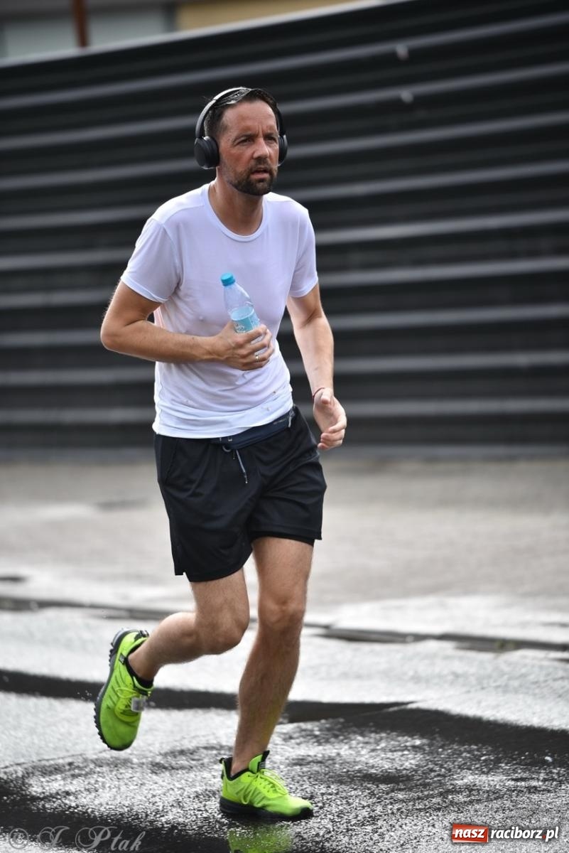 Zdjęcie w galerii na portalu naszraciborz.pl: Mateusz Mrówka najszybszy w XVII Biegu bez Granic wiadomości z regionu