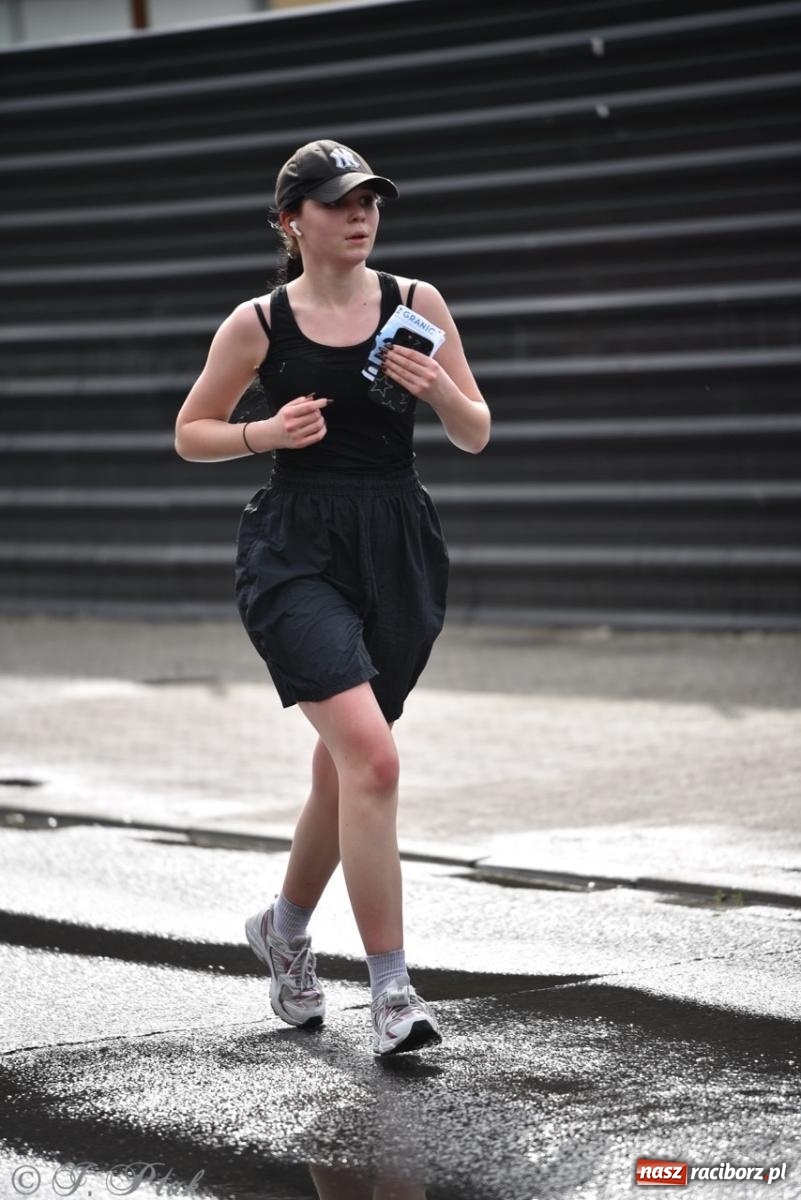 Zdjęcie w galerii na portalu naszraciborz.pl: Mateusz Mrówka najszybszy w XVII Biegu bez Granic wiadomości z regionu