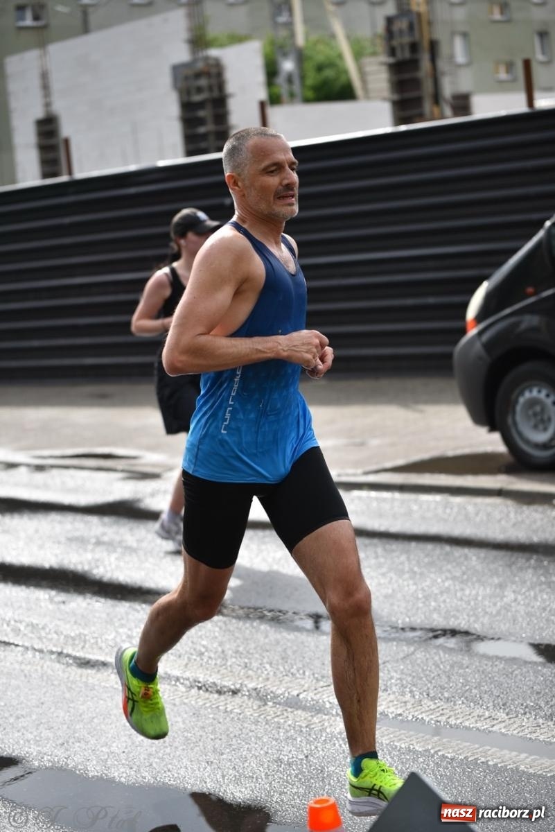 Zdjęcie w galerii na portalu naszraciborz.pl: Mateusz Mrówka najszybszy w XVII Biegu bez Granic wiadomości z regionu