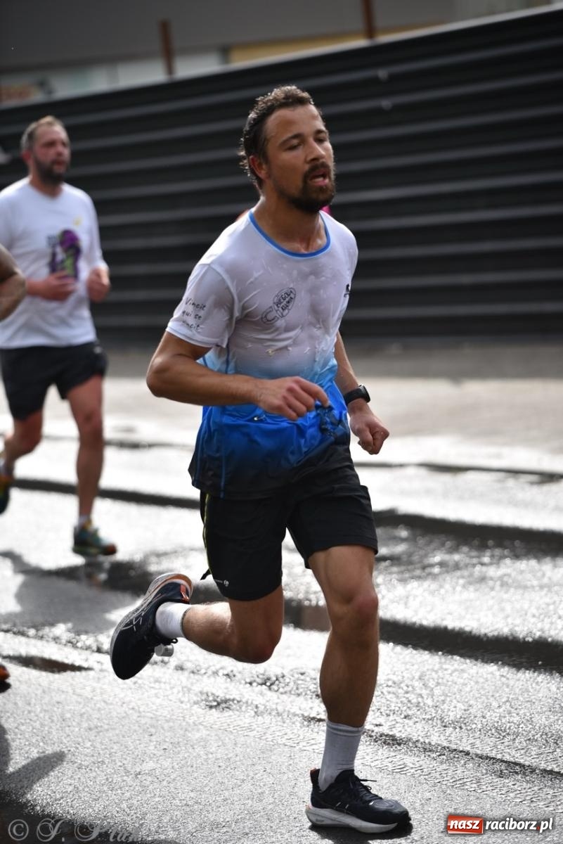 Zdjęcie w galerii na portalu naszraciborz.pl: Mateusz Mrówka najszybszy w XVII Biegu bez Granic wiadomości z regionu