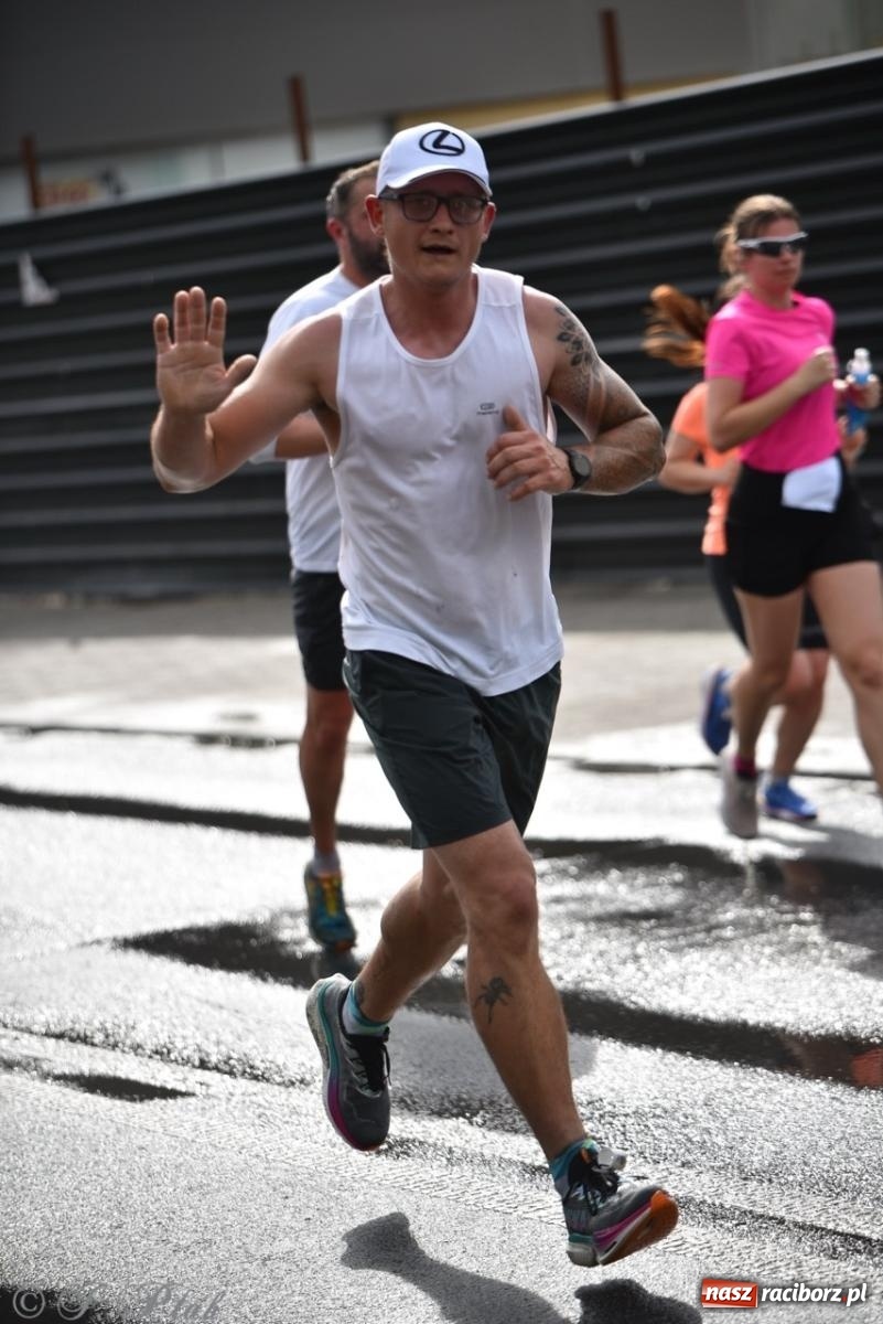Zdjęcie w galerii na portalu naszraciborz.pl: Mateusz Mrówka najszybszy w XVII Biegu bez Granic wiadomości z regionu