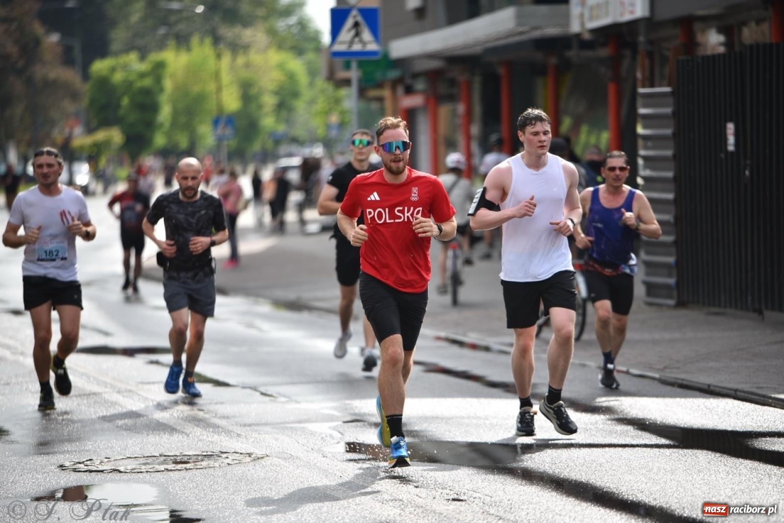 Zdjęcie w galerii na portalu naszraciborz.pl: Mateusz Mrówka najszybszy w XVII Biegu bez Granic wiadomości z regionu