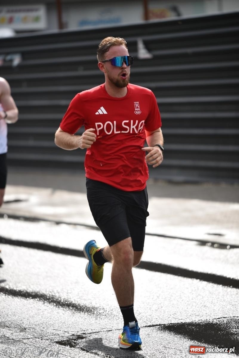 Zdjęcie w galerii na portalu naszraciborz.pl: Mateusz Mrówka najszybszy w XVII Biegu bez Granic wiadomości z regionu