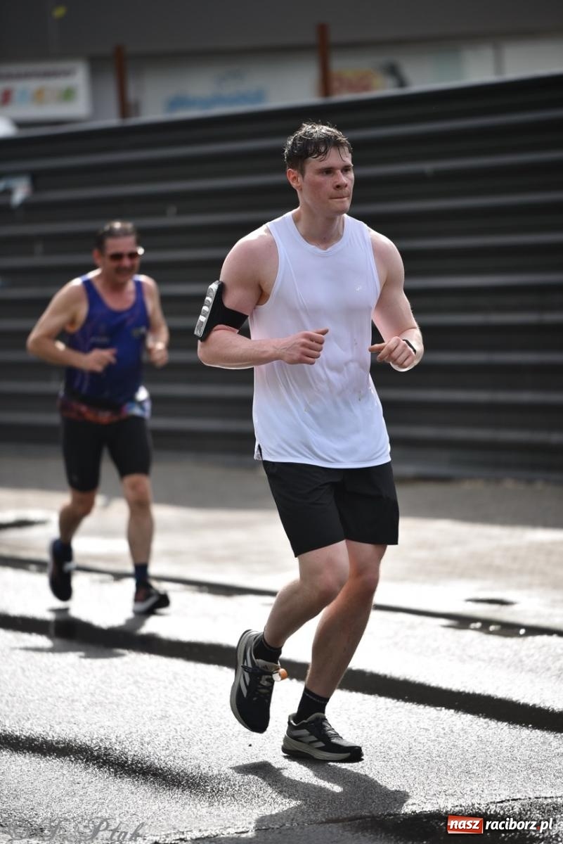 Zdjęcie w galerii na portalu naszraciborz.pl: Mateusz Mrówka najszybszy w XVII Biegu bez Granic wiadomości z regionu