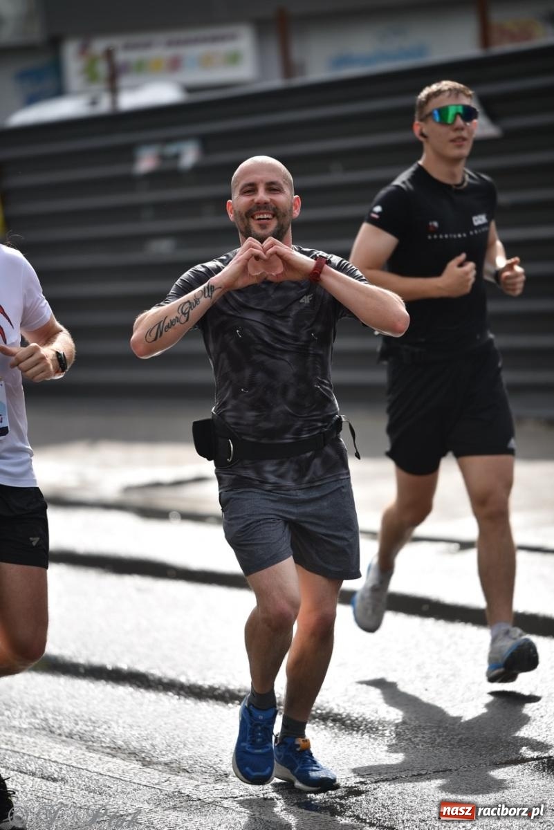 Zdjęcie w galerii na portalu naszraciborz.pl: Mateusz Mrówka najszybszy w XVII Biegu bez Granic wiadomości z regionu