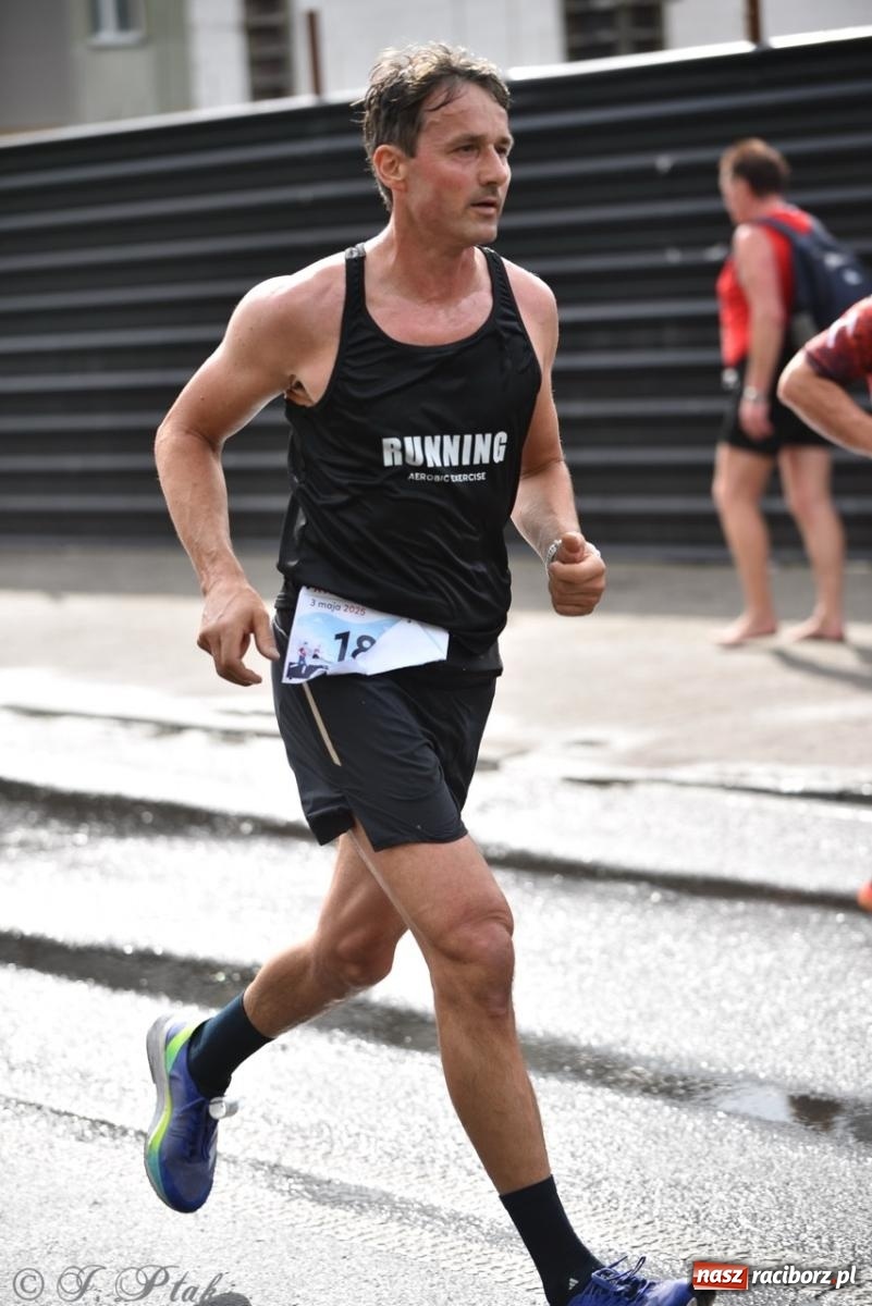 Zdjęcie w galerii na portalu naszraciborz.pl: Mateusz Mrówka najszybszy w XVII Biegu bez Granic wiadomości z regionu