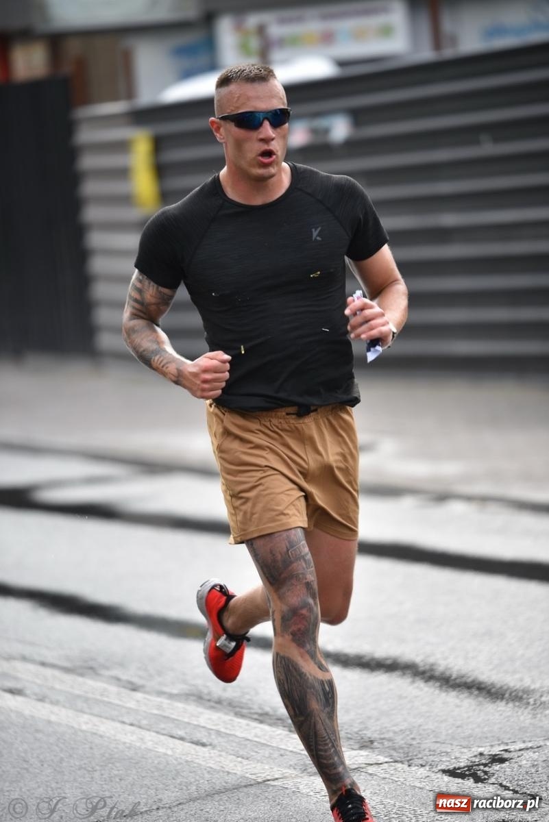 Zdjęcie w galerii na portalu naszraciborz.pl: Mateusz Mrówka najszybszy w XVII Biegu bez Granic wiadomości z regionu