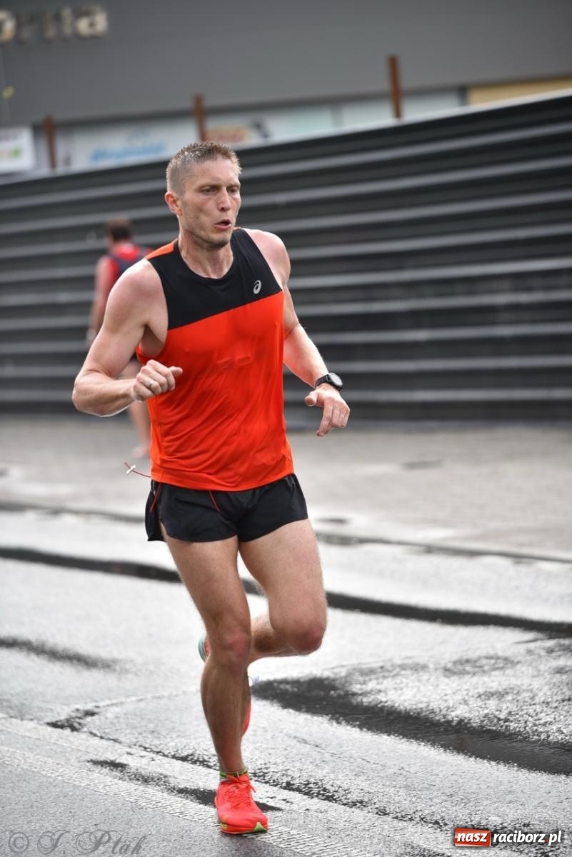Zdjęcie w galerii na portalu naszraciborz.pl: Mateusz Mrówka najszybszy w XVII Biegu bez Granic wiadomości z regionu
