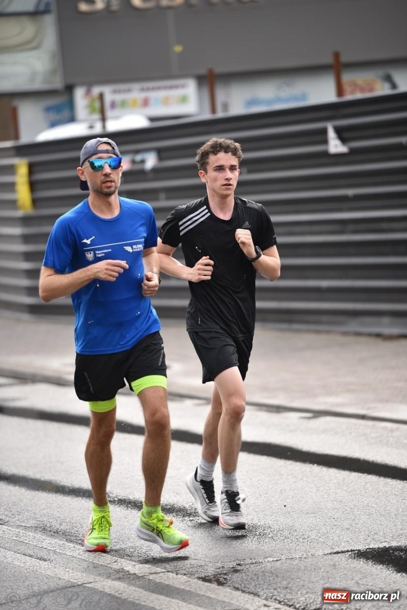 Zdjęcie w galerii na portalu naszraciborz.pl: Mateusz Mrówka najszybszy w XVII Biegu bez Granic wiadomości z regionu