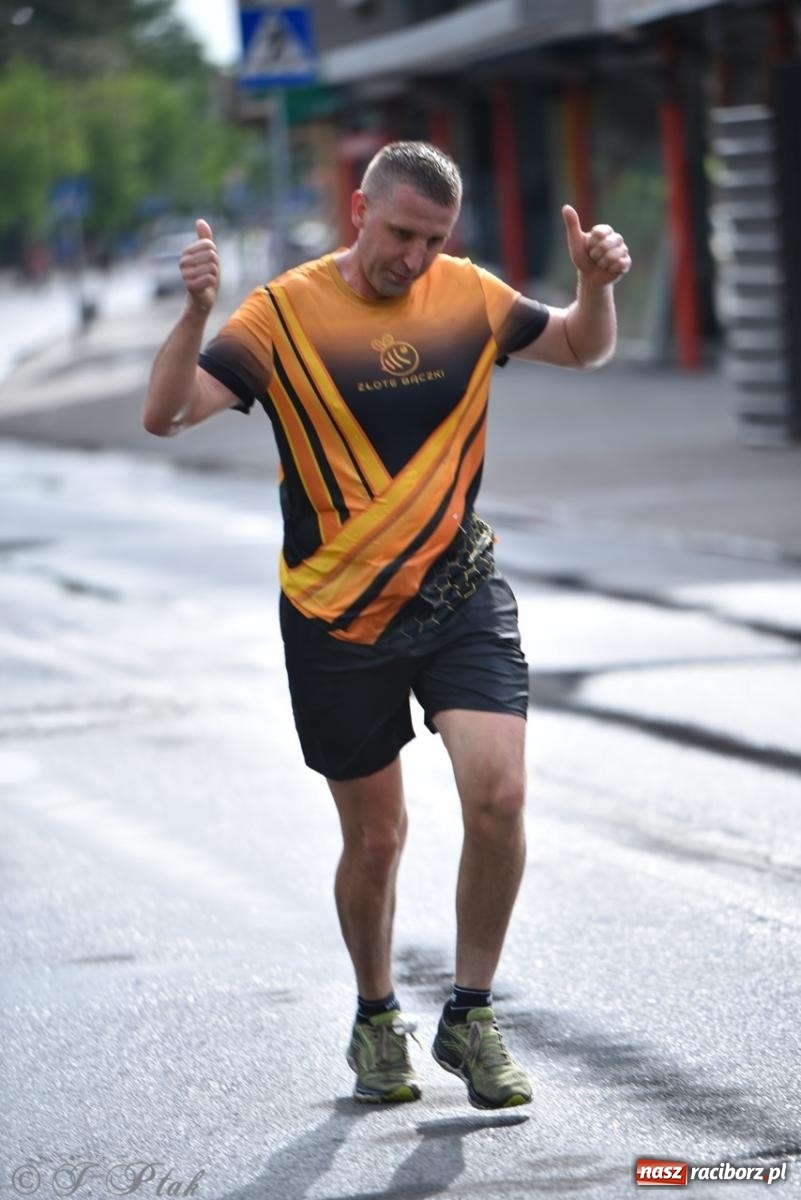 Zdjęcie w galerii na portalu naszraciborz.pl: Mateusz Mrówka najszybszy w XVII Biegu bez Granic wiadomości z regionu