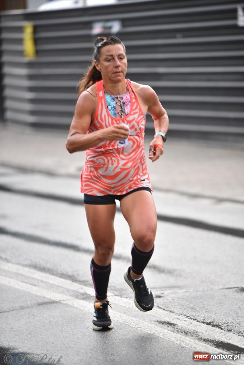 Zdjęcie w galerii na portalu naszraciborz.pl: Mateusz Mrówka najszybszy w XVII Biegu bez Granic wiadomości z regionu