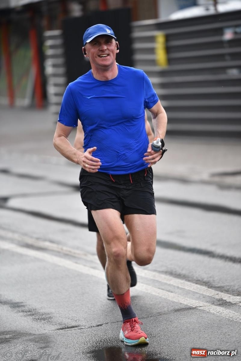 Zdjęcie w galerii na portalu naszraciborz.pl: Mateusz Mrówka najszybszy w XVII Biegu bez Granic wiadomości z regionu