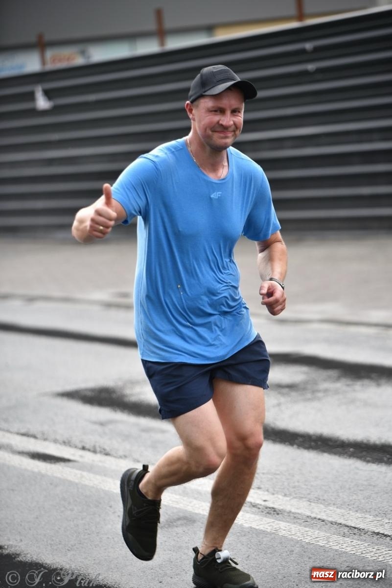 Zdjęcie w galerii na portalu naszraciborz.pl: Mateusz Mrówka najszybszy w XVII Biegu bez Granic wiadomości z regionu