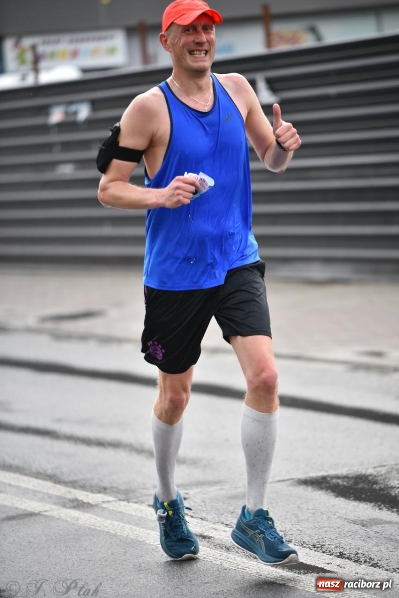 Zdjęcie w galerii na portalu naszraciborz.pl: Mateusz Mrówka najszybszy w XVII Biegu bez Granic wiadomości z regionu