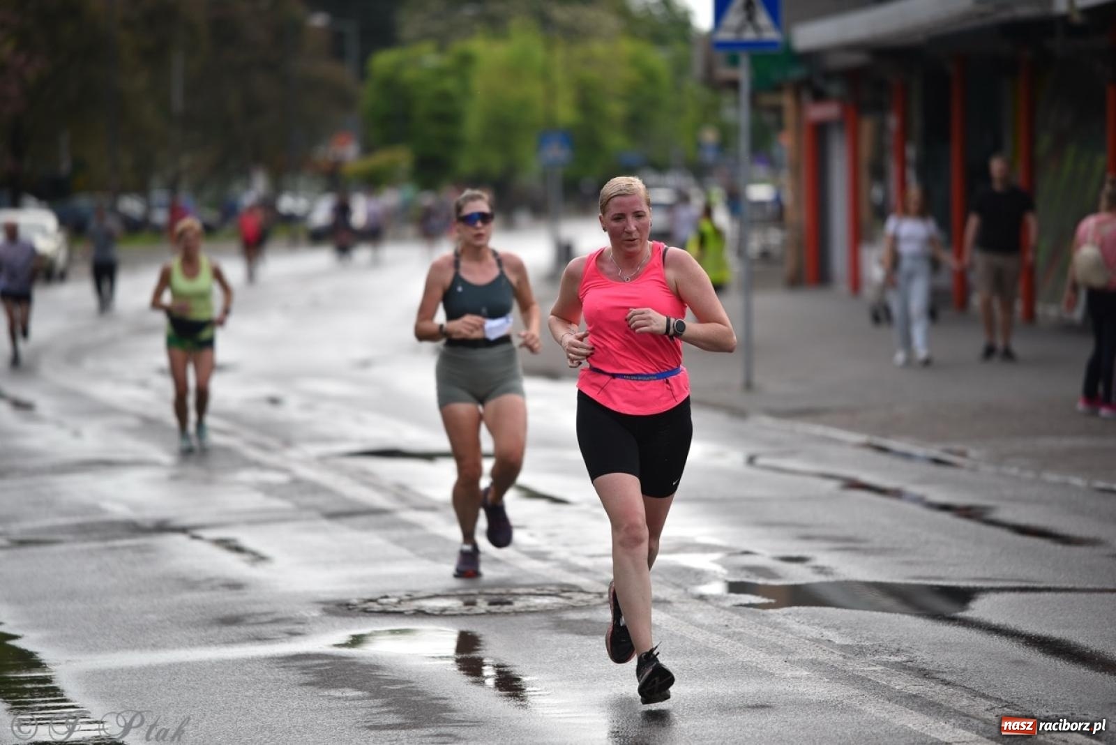 Zdjęcie w galerii na portalu naszraciborz.pl: Mateusz Mrówka najszybszy w XVII Biegu bez Granic wiadomości z regionu