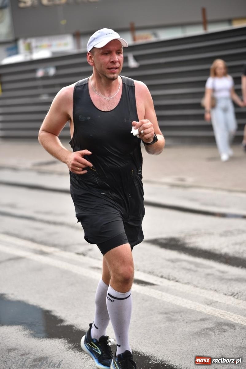 Zdjęcie w galerii na portalu naszraciborz.pl: Mateusz Mrówka najszybszy w XVII Biegu bez Granic wiadomości z regionu