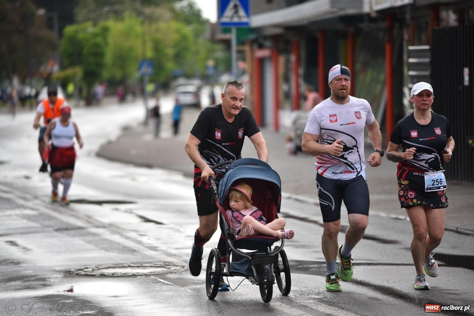 Zdjęcie w galerii na portalu naszraciborz.pl: Mateusz Mrówka najszybszy w XVII Biegu bez Granic wiadomości z regionu