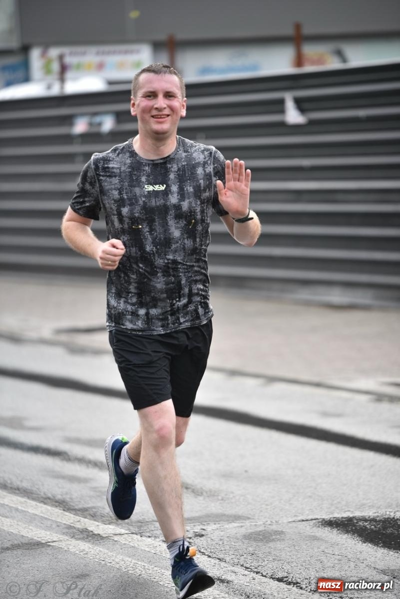 Zdjęcie w galerii na portalu naszraciborz.pl: Mateusz Mrówka najszybszy w XVII Biegu bez Granic wiadomości z regionu