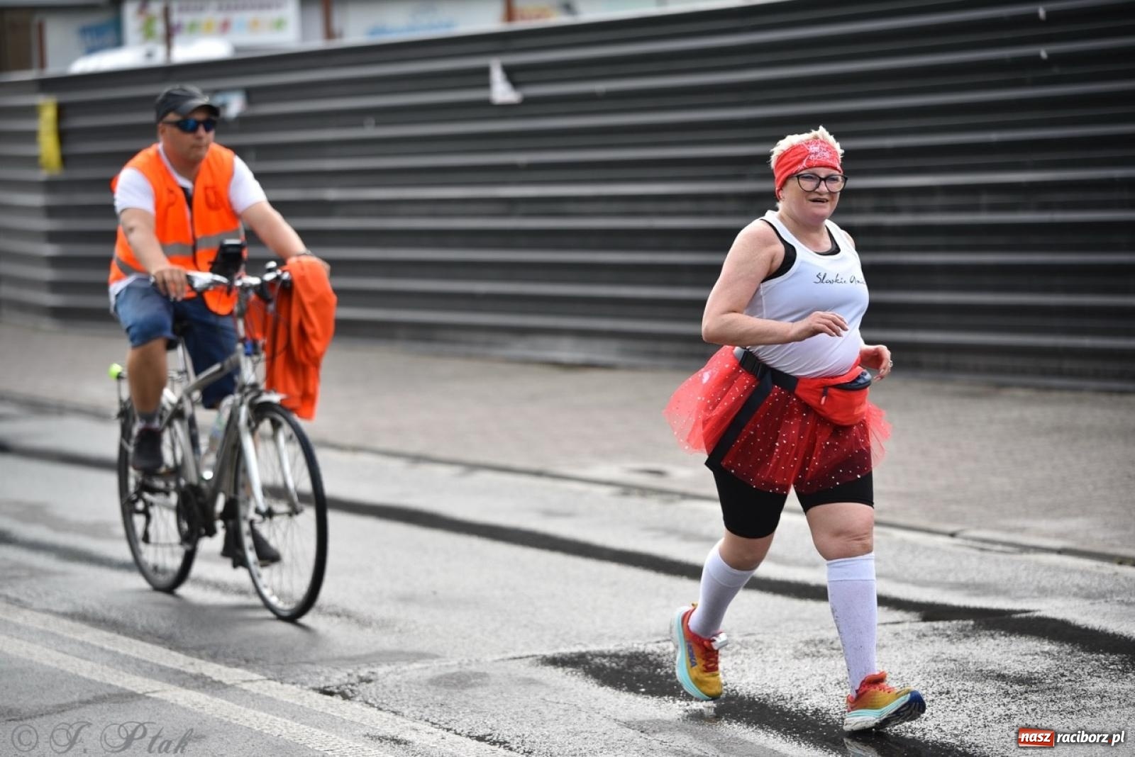 Zdjęcie w galerii na portalu naszraciborz.pl: Mateusz Mrówka najszybszy w XVII Biegu bez Granic wiadomości z regionu
