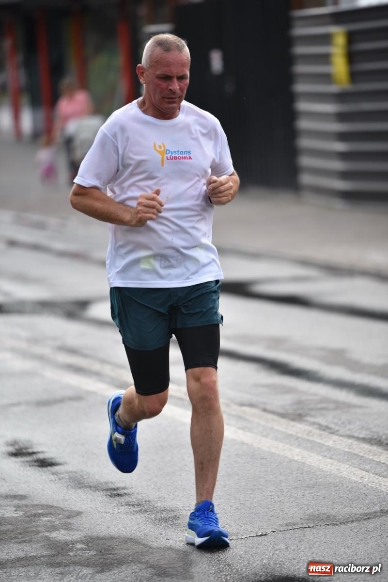 Zdjęcie w galerii na portalu naszraciborz.pl: Mateusz Mrówka najszybszy w XVII Biegu bez Granic wiadomości z regionu