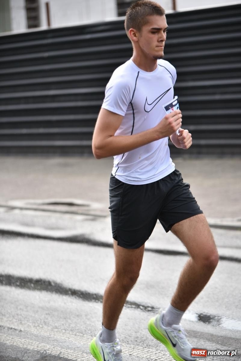 Zdjęcie w galerii na portalu naszraciborz.pl: Mateusz Mrówka najszybszy w XVII Biegu bez Granic wiadomości z regionu