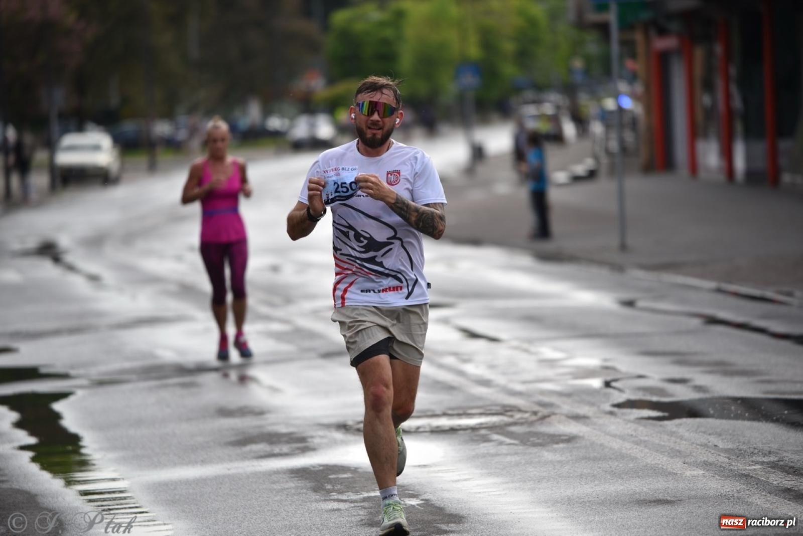 Zdjęcie w galerii na portalu naszraciborz.pl: Mateusz Mrówka najszybszy w XVII Biegu bez Granic wiadomości z regionu