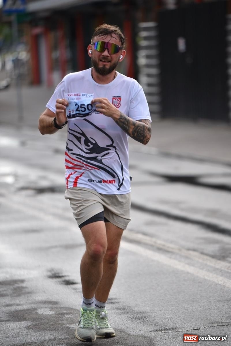 Zdjęcie w galerii na portalu naszraciborz.pl: Mateusz Mrówka najszybszy w XVII Biegu bez Granic wiadomości z regionu