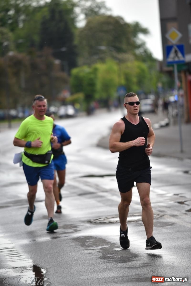 Zdjęcie w galerii na portalu naszraciborz.pl: Mateusz Mrówka najszybszy w XVII Biegu bez Granic wiadomości z regionu