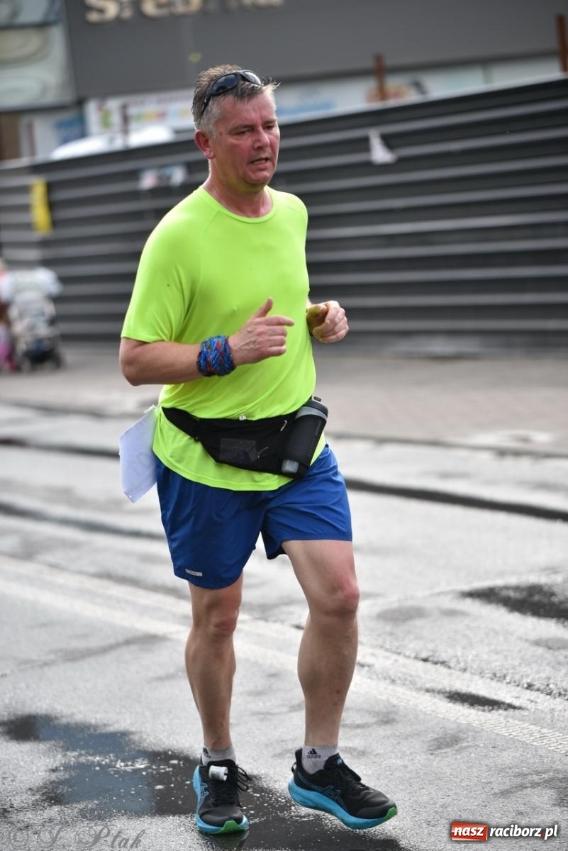 Zdjęcie w galerii na portalu naszraciborz.pl: Mateusz Mrówka najszybszy w XVII Biegu bez Granic wiadomości z regionu