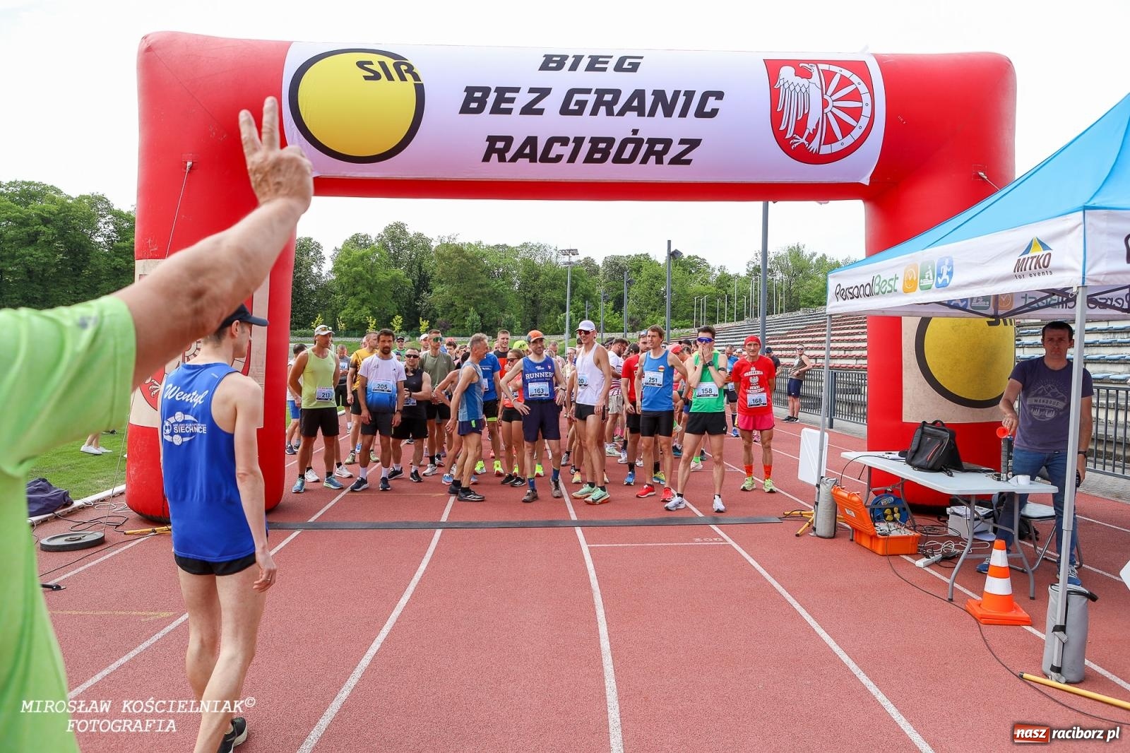 Zdjęcie w galerii na portalu naszraciborz.pl: Mateusz Mrówka najszybszy w XVII Biegu bez Granic wiadomości z regionu