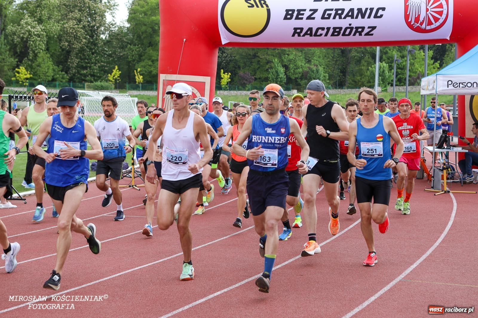 Zdjęcie w galerii na portalu naszraciborz.pl: Mateusz Mrówka najszybszy w XVII Biegu bez Granic wiadomości z regionu