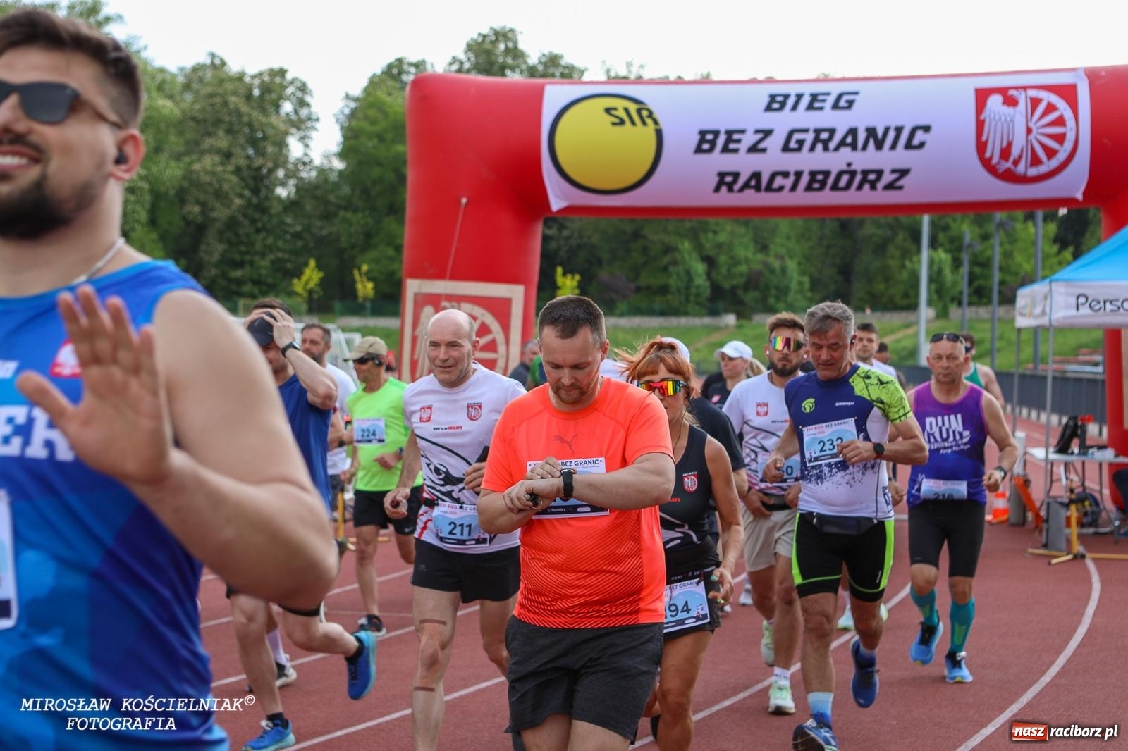 Zdjęcie w galerii na portalu naszraciborz.pl: Mateusz Mrówka najszybszy w XVII Biegu bez Granic wiadomości z regionu