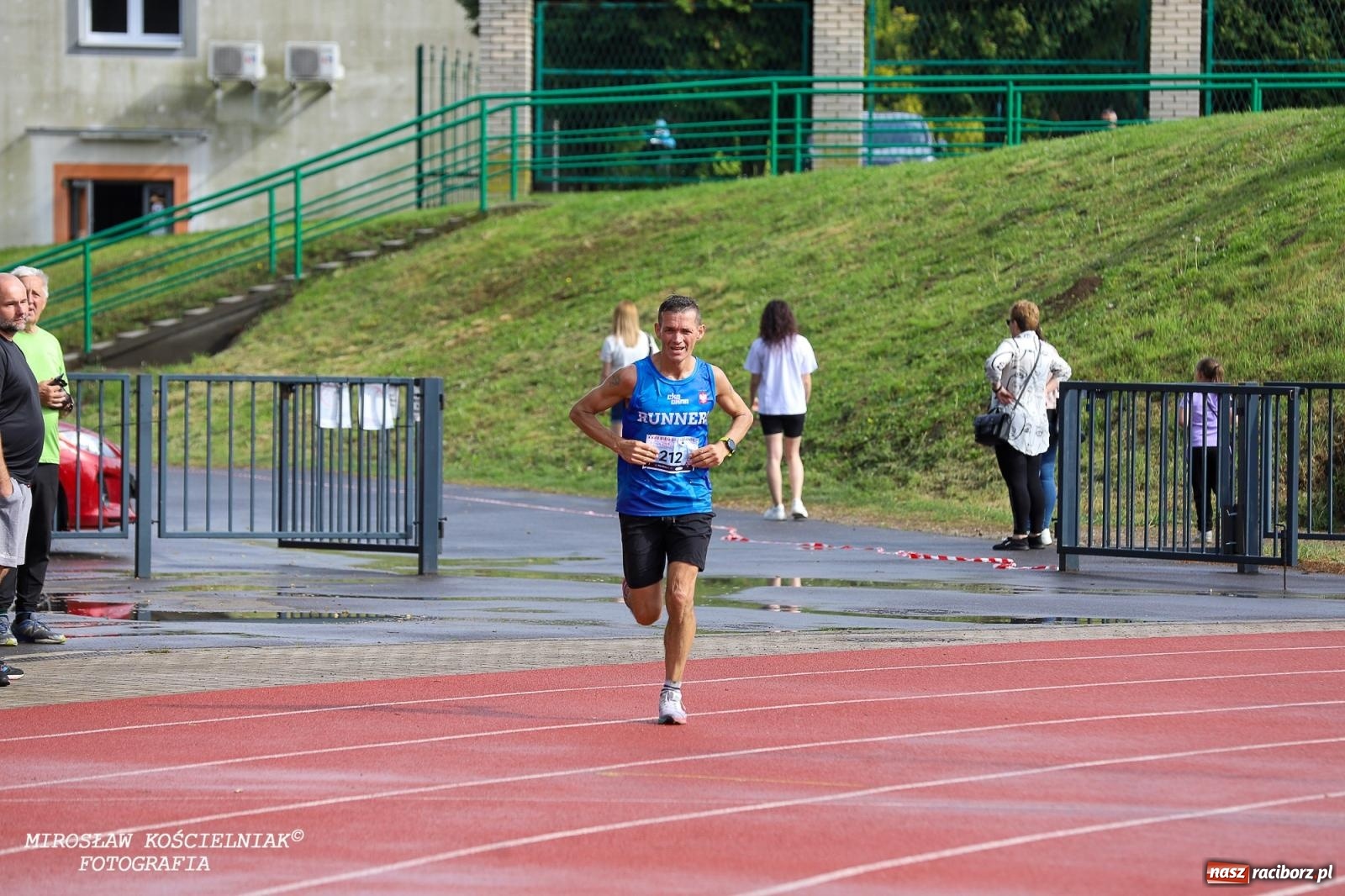 Zdjęcie w galerii na portalu naszraciborz.pl: Mateusz Mrówka najszybszy w XVII Biegu bez Granic wiadomości z regionu