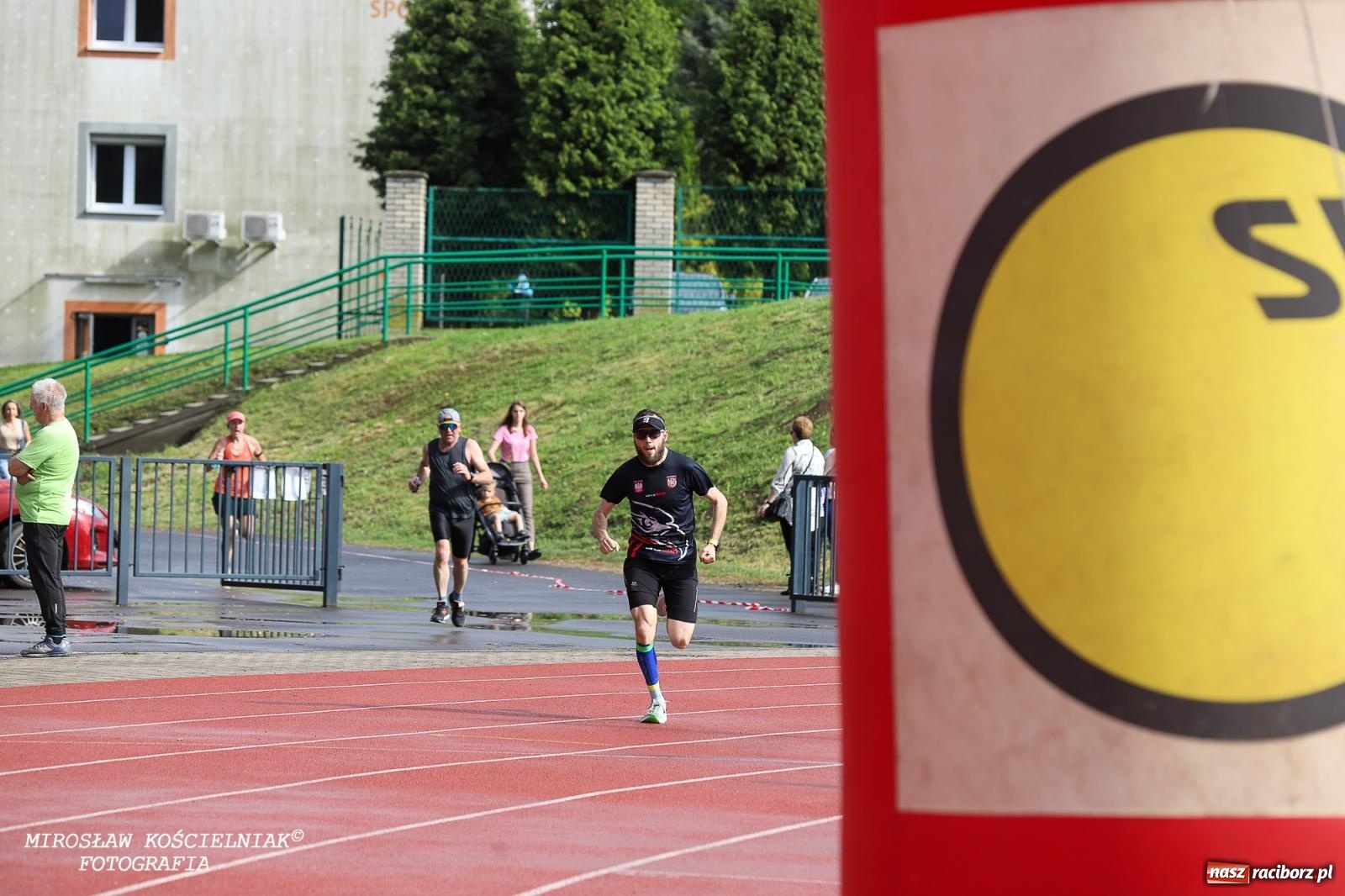 Zdjęcie w galerii na portalu naszraciborz.pl: Mateusz Mrówka najszybszy w XVII Biegu bez Granic wiadomości z regionu