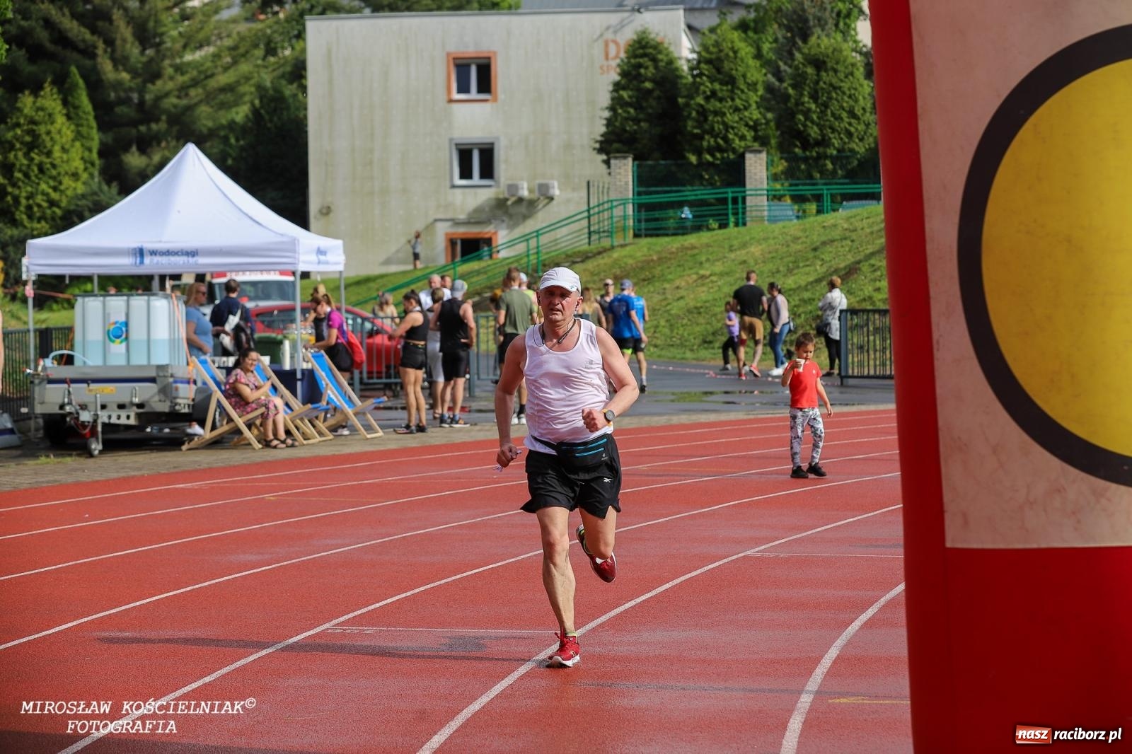 Zdjęcie w galerii na portalu naszraciborz.pl: Mateusz Mrówka najszybszy w XVII Biegu bez Granic wiadomości z regionu